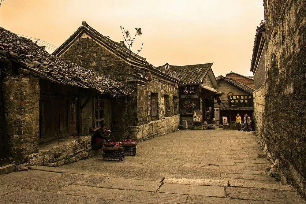 探索广义相对论的奇妙世界——拼多多一般买什么好,少买或不买什么好?交流平台